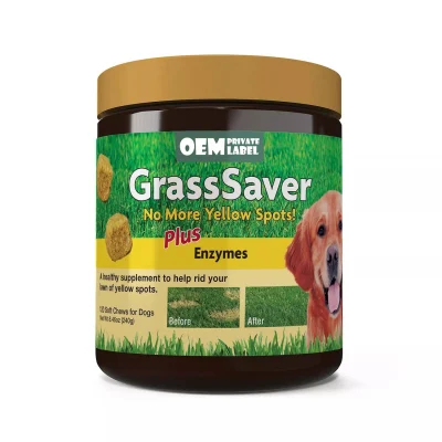  매장 브랜드 Grasssaver 개 보충제는 소변을 중화시켜 노란색 잔디 얼룩을 제거하는 데 도움이 됩니다.  개 영양